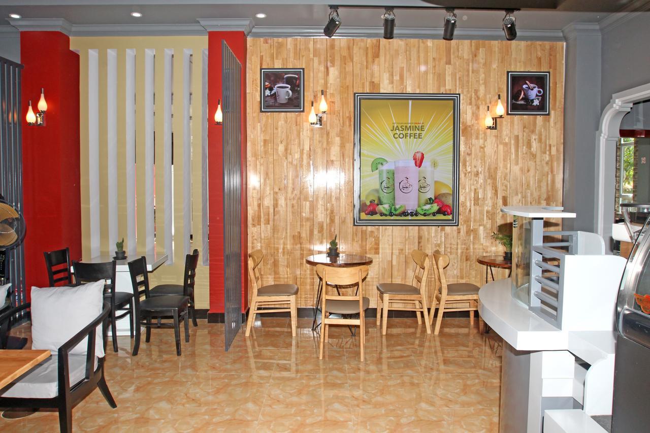 Jasmine Hotel& Sky Bar Battambang Exterior photo